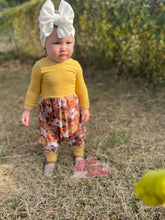Load image into Gallery viewer, Floral Alleycat
