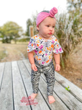 Load image into Gallery viewer, Hocus Pocus Leo &amp; Legging Set
